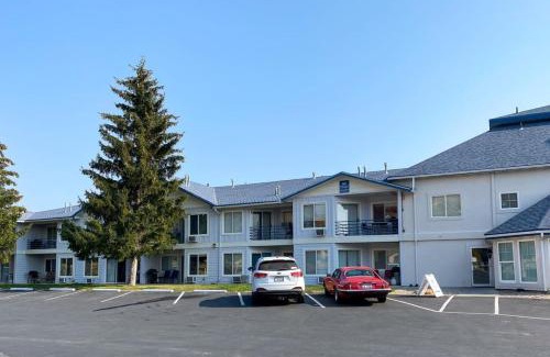 Harbor Village House | Inn Building Condo 102 Updated Ground Level