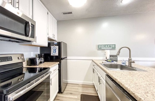 Harbor Village Condo | Inn Building Condo #203- Remolded with Lake View!