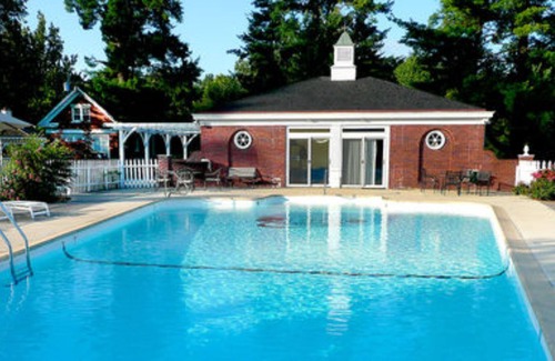 Excelsior Springs Bed & Breakfast | Inn on Crescent Lake B&B