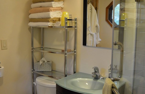 Hyde Park Bed & Breakfast | Inn the Woods Bed and Breakfast