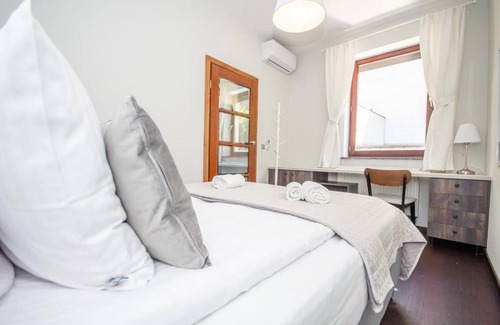 Kleparz Apartment | InPoint 2-bedrooms Apartment with private garden and free parking