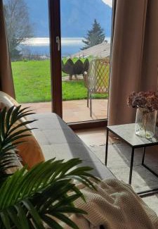 Altmuenster Apartment | Inspiration - zwei Terrassen mit Seeblick und Garten