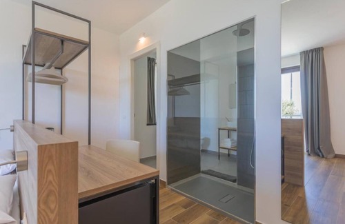 Moniga del Garda Bed & Breakfast | Insula Felix - Deluxe Triple Room with Sea View