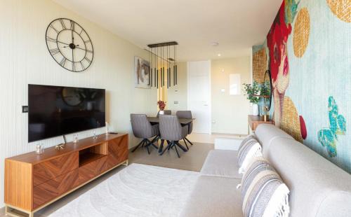 Cala Apartment | Intempo by Holuxe - 181 - 18th floor