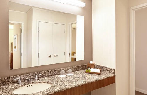 Cleveland Hotel | InterContinental Suites Hotel Cleveland by IHG