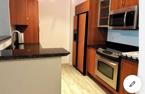 East Ocean Ave Apartment | Intercostal Luxury Condo 5 mins from the Beach. 10min from Delray Beach.