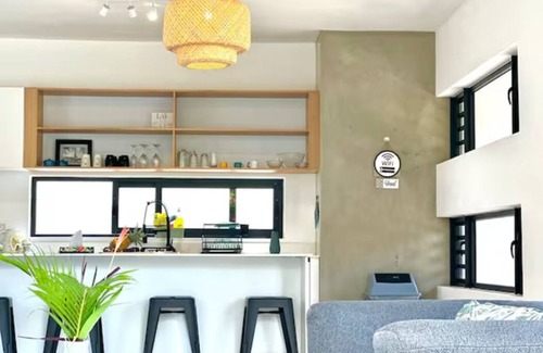 Albion House | Into The Sea - 5 mins from the Beach