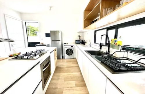 Albion House | Into The Sea - 5 mins from the Beach