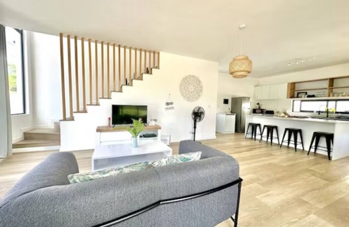 Albion House | Into The Sea - 5 mins from the Beach