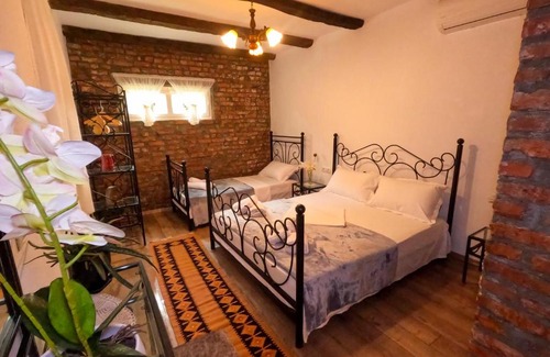 Shkoder House | InTown Guesthouse Shkoder