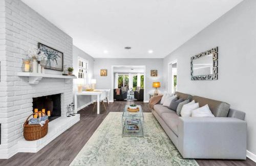 Southside Apartment | Intracoastal Paradise Walking Distance to Beach!