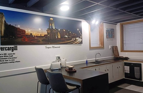 Invercargill Apartment | Invercargill Picture Apartment Full Bath + yard