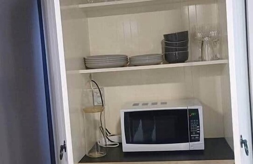 Invercargill Apartment | Invercargill Picture Apartment Full Bath + yard