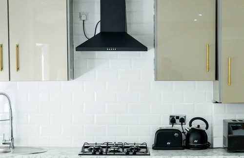 Bradford House | Inviting 1-bed House in Bradford
