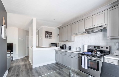 Central Hamilton Apartment | Inviting 1BR Condo—in James North, Hamilton