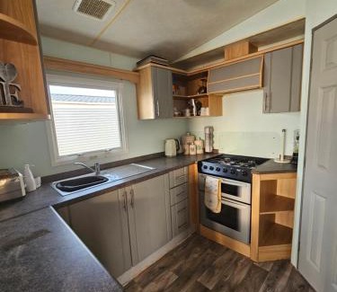 Porthcawl Ski Chalet | Inviting 3-Bed Caravan in Porthcawl