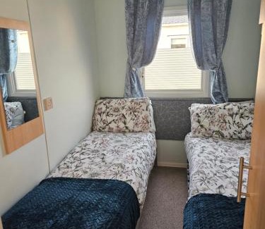 Porthcawl Ski Chalet | Inviting 3-Bed Caravan in Porthcawl