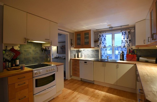 Kampersvik House | Inviting cottage for two families.