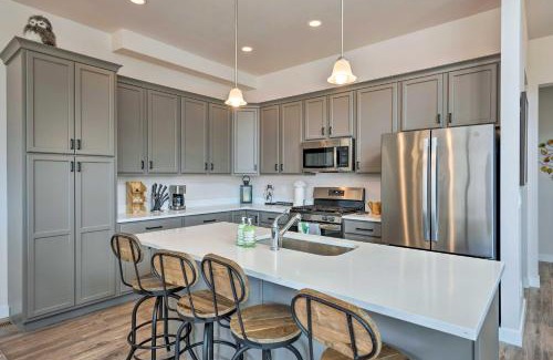 Deer Mountain House | Inviting Hideout Townhome with Balcony and Lake Views!