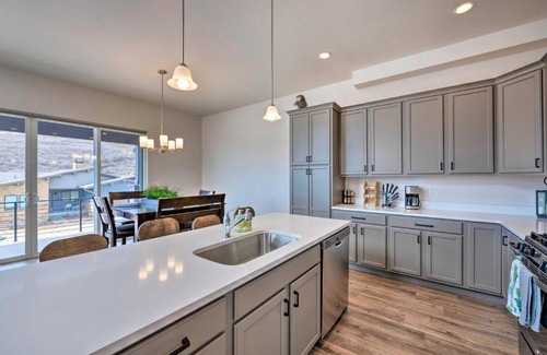 Deer Mountain House | Inviting Hideout Townhome with Balcony and Lake Views!