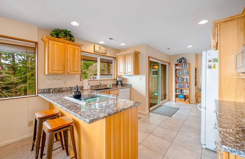 Neahkahnie Beach House | Inviting home with spectacular view, hot tub, balcony, fireplace, & W/D