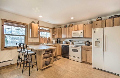 Emigrant House | Inviting Townhome 30 Mi to Yellowstone NP!