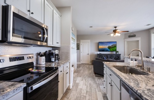 Jonestown Condo | Inviting Villa at Hollows Resort with Amazing Country & Lake Views! 4 Pools, Pickleball!