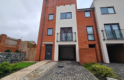 Ipswich House | Ipswich - 3 Beds - Sleeps 6 - Private Garden