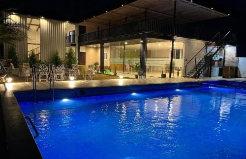 Chevella Apartment | IRA FarmhouseACPoolBBQBonfireGlass House