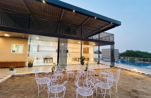 Chevella Apartment | IRA FarmhouseACPoolBBQBonfireGlass House