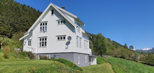 Volda Apartment | Irenegarden - Fjord view holiday home