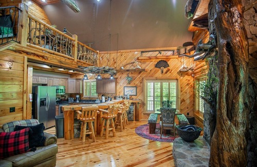 Butler Cabin | Iron Mountain Lodge - Beautiful Cabin with New Hot Tub & Views of Forests and Mountains! by RedAwning