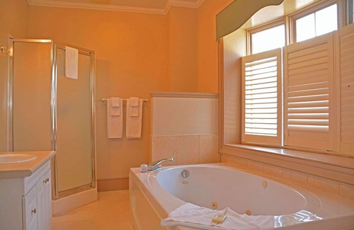 West Lake Hotel | Isaiah Tubbs Resort & Conference Centre
