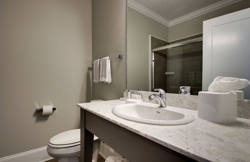 Emerald Isle Hotel | Islander Hotel & Resort