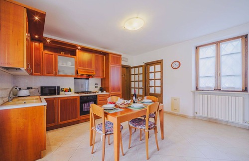 Querceta House | Beautiful private villa for 10 guests with A/C, WIFI, TV and patio