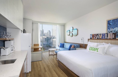 Sobro Resort | IT'S 5 O'CLOCK SOMEWHERE IN NASHVILLE!