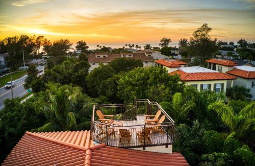 Holmes Beach House | It's a Jungle Out There