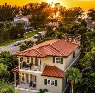 Holmes Beach House | It's a Jungle Out There