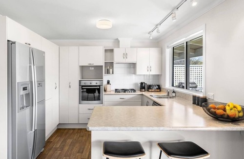 Albert Town House | It's Easy! Space and comfort