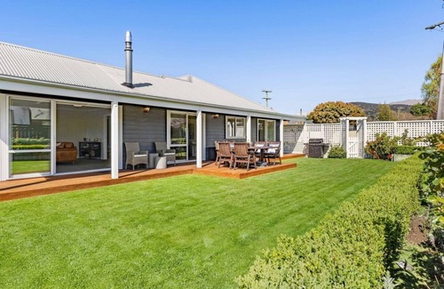 Albert Town House | It's Easy! Space and comfort