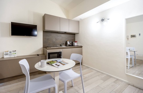 Magenta Apartment | Italianway - The B Village Standard