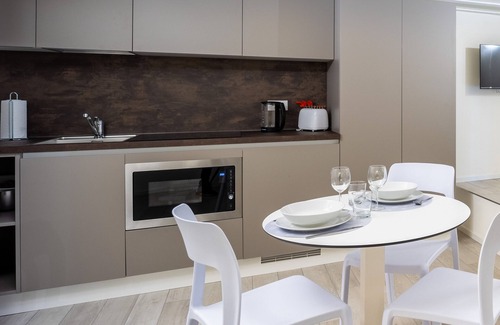 Magenta Apartment | Italianway - The B Village Standard