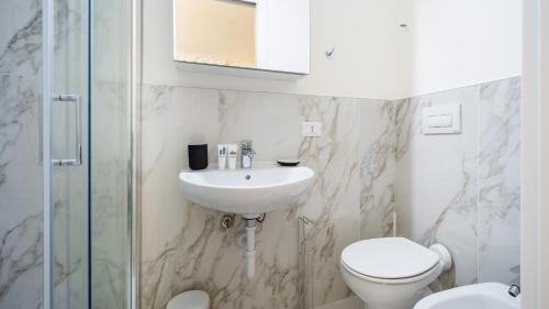 Magenta Apartment | Italianway - The B Village Standard