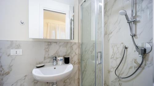 Magenta Apartment | Italianway - The B Village Standard