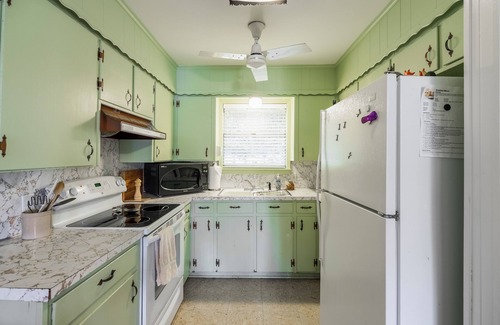 Malakoff House | It’s FALL! Cooler temps, Area Festivals! Family or couples getaway with pups!