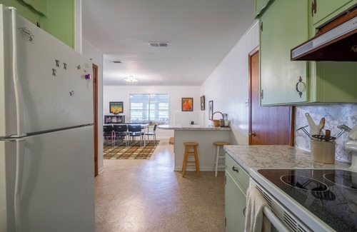 Malakoff House | It’s FALL! Cooler temps, Area Festivals! Family or couples getaway with pups!