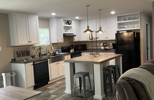 Macon House | It’s “Our Pleasure” to host you on Pleasure Drive