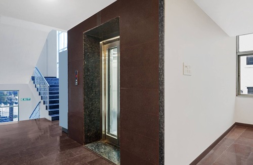 Gachibowli Hotel | Itsy By Treebo - Lg Grand Inn