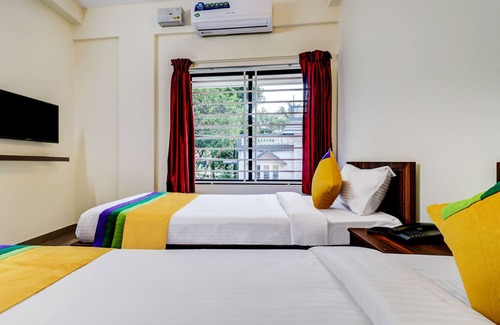 Kaloor Hotel | Itsy Hotels Rain Tulsi Stayz, Palarivattom Junction