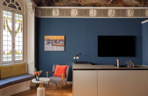 Rione II Trevi Apartment | Iustitia - Apartment with Frescoes